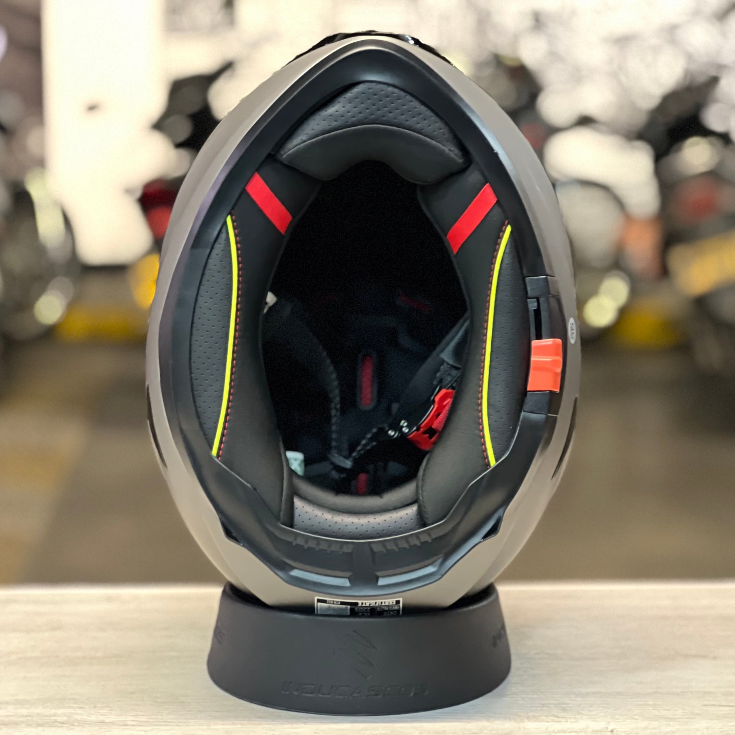 CASCO INTEGRAL XTRONG 822 Plano